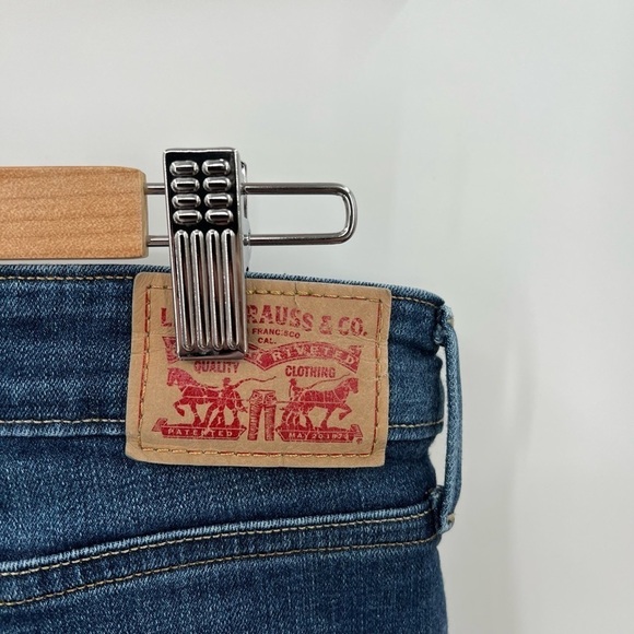 Levi Strauss Mid Rise Skinny Jeans Ladies Size 30 - Picture 5 of 7